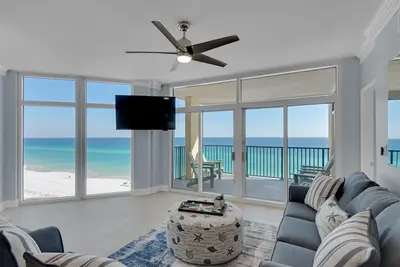 Image de Completely Renovated Gorgeous Beachfront Condo!