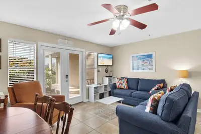 Image de Updated First Floor Condo, Close to Pool, Free Beach Service