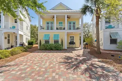Image de Beach Trolley, Beautiful Neighborhood Pool, Close to Shops