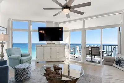 Image de Gulf Front Luxury Condo | Spectacular Views | Free Beach Chair Service