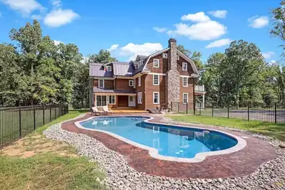 Image de 6 Bedroom Farmhouse Owned by Bear Chase