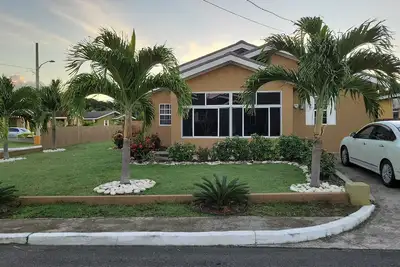 Image de Entire 3 bed\/2 bath Villa (A\/C in all 3 bdr) 8 mins drive to downtown Ocho Rios)