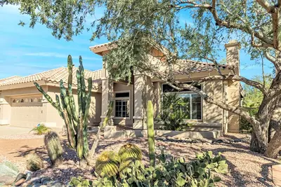 Image de Gardenesque oasis getaway w/cooling water misters