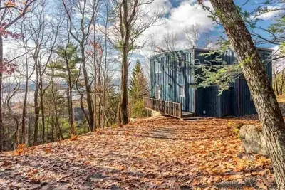 Image de New Breathtaking Catskill Retreat with Views and Hot Tub, The Nest Retreat in Woodstock Catskill