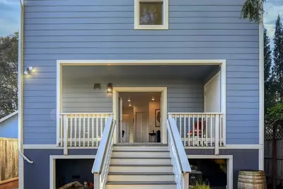 Image de Carriage House On Coombs, renovated 1300 Sf, downtown, Wineries, Entertainment