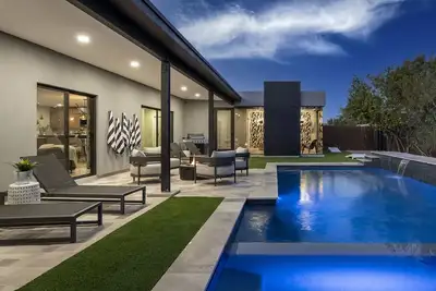 Image de Walk to Old Town ✴ 2 Masters ✴ Heated Pool & Spa