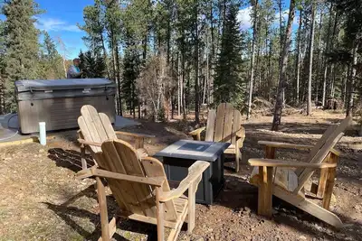 Image de Twin Springs Cabin-Private Hot Tub!