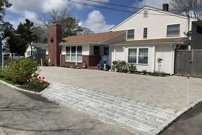 Image de Captain Alexander’s Spa & Putting Green not a vacation home but a destination.