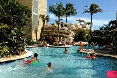 Image de Marriott Crystal Shore 2 Bedroom Unit ( Pool side, Sleeps 8