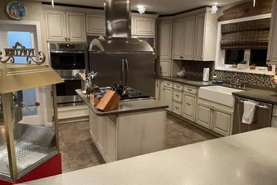 Image de Beautiful 6 bedroom house short walk to Lake George