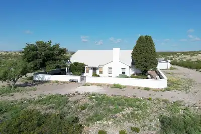 Image de White House Ranch - Unique Ranch experience outside Marfa, Texas
