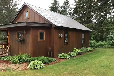 Image de ✨🌌Peaceful riverside cabin in the Up near public beach🌊, 🥾trails & the Porkies! 🌲