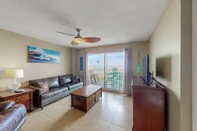 Image de Beachfront Condo with Ocean View Balcony, Ac, WiFi, & Shared Pool - Snowbirds Ok