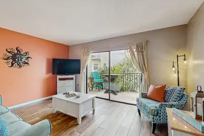 Image de Snowbird-Friendly Townhouse with WiFi, and Central Ac