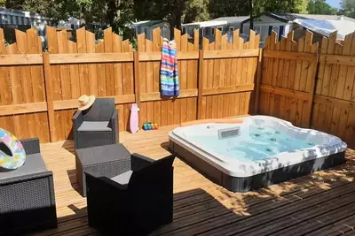 Image de Cottage Trio Standing- Tv- Lave Vaisselle- 2 Salles D'Eau avec Spa Privatif 6 personnes