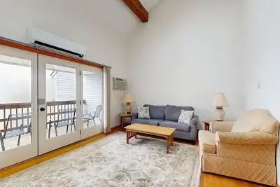 Image de Townhome w/ Bonus Loft, High-Speed WiFi, Partial Ac & Full Kitchen