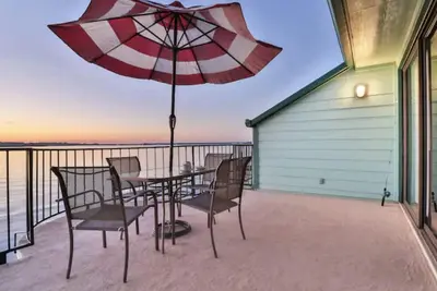 Image de ⛱ Waterfront Balcony ☀️ Jacuzzi Suite❤️Sleeps 10❤️