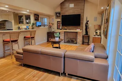 Image de Local Cheerful 4 Bedroom home with outdoor dining