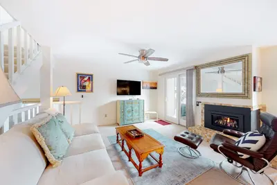 Image de Second-floor condo with hot tub, pool, free WiFi, & gas fireplace - near slopes