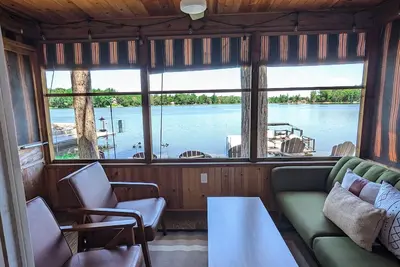 Image de Escape to Tranquility: Lakefront cottage on a No-Wake Lake