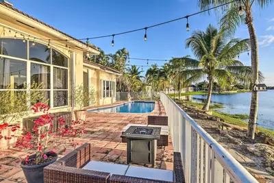 Image de Poolside Paradise w\/ Lake Views in Miramar!
