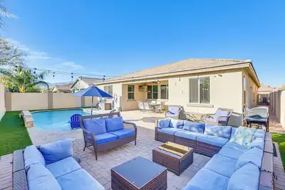 Image de 7 Mi to Dtwn: Home w/ Heated Pool in Phoenix