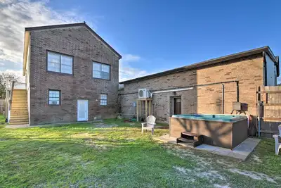 Image de 1/2 Mi to Beach: Convenient Retreat in Galveston!