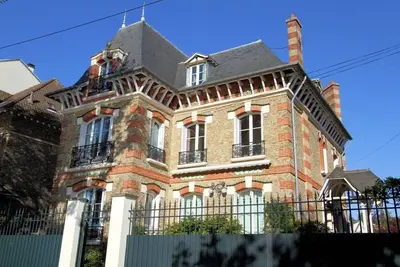 Image de Les Flolies on the banks of the Marne: Character villa - Disney - Paris