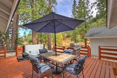Image de Canyon Hideaway by Destination Big Bear : Scenic Moonridge Location Close to National Forest! Hot Tub!
