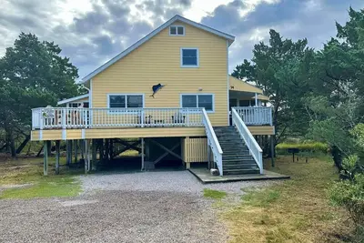 Image de Context Switch: Great Ocracoke family vacation home in a secluded quiet area.