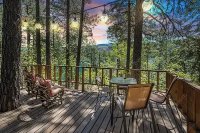 Image de NellieMay Cabin | Short Walk to the Lake, Porch, Grill, Gas Firepit, Dogs Ok