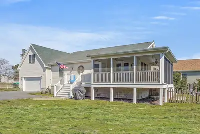 Image de The Sea Horse - Pet friendly; Fenced yard!