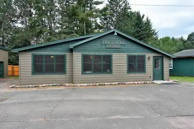 Image de Trailhead Lodge-Downtown Clam Lake*Snowmobile trail access*