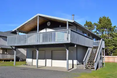 Image de Just 5 properties from beach access in North Seaside, 4 bedroom, 2 bath home
