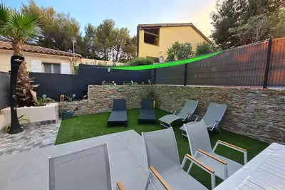 Image de maison Bormes les Mimosas a 100 m des commerces et 200 m plage Ă pied