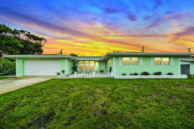 Image de Sunset Bay - 4 Bedroom Pool Home Blocks to the Beach