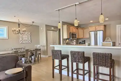Image de Downtown Traverse City condo with view of West  Bay.