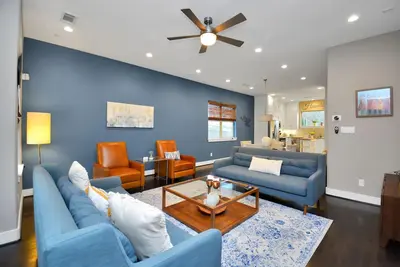 Image de Relax in Style! Rooftop Terrace 10 min to D-Town, Medical Ctr, & Nrg Stadium