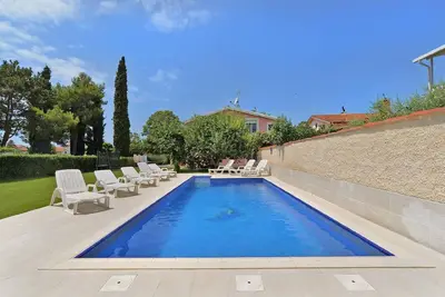 Image de Maison de vacances Valbandon pour 1 - 12 personnes avec 5 chambres à coucher - Maison de vacances
