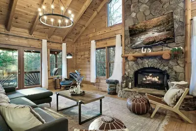 Image de Hot Tub, Game Room, Firepit & Trails – Summer Family Escape in Blue Ridge