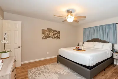 Image de Costa Fortune: Spring Branch 3br | 2 King Beds | Covered Patio & Workspace