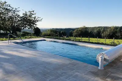 Image de Maison avec piscine et boulodrome