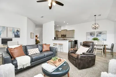 Image de Cinco Ranch Home - Relocations & Insurance. Trails & Toys. Sleeps 6+