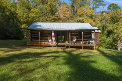 Image de Charming 1892 Log Cabin in the Blue Ridge Mountains foothills
