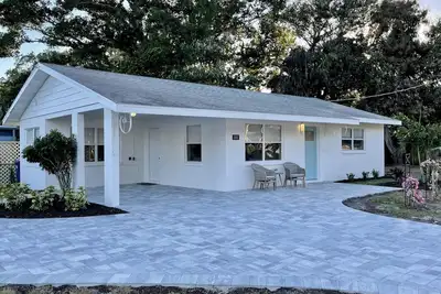 Image de Coastal Cottage House -- Close to Beaches! ! Welcome to Paradise!
