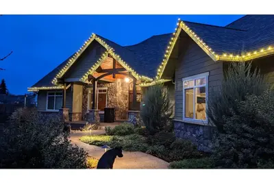Image de Gorgeous 3 Br 2. 5 Ba Craftsman home on 1\/2 acre- Great outdoor spaces & firepit
