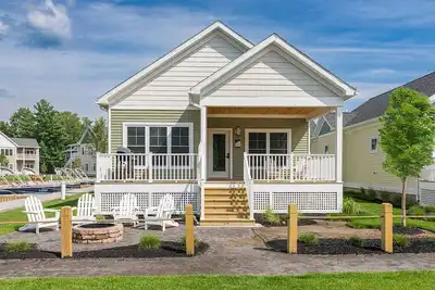 Image de The Cove at Sylvan Beach - Pet friendly lakeside cottage with a pontoon boat!