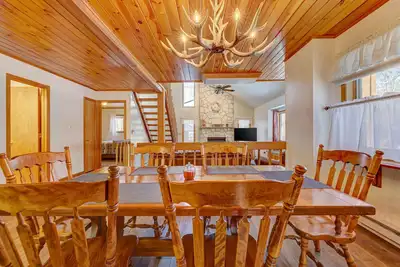 Image de Luxurious and Cozy 4-Bedroom Chalet in Arrowhead Lake!