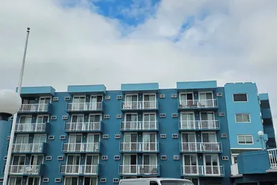Image de 1-Bedroom condo 1. 5 blocks from the Beach