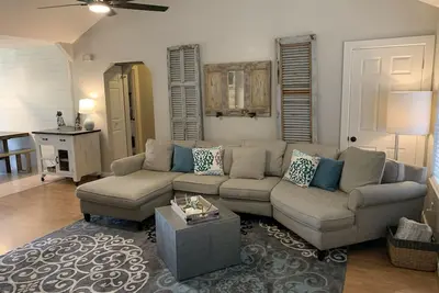 Image de House w/1 acre, Spa & Outdoor Living